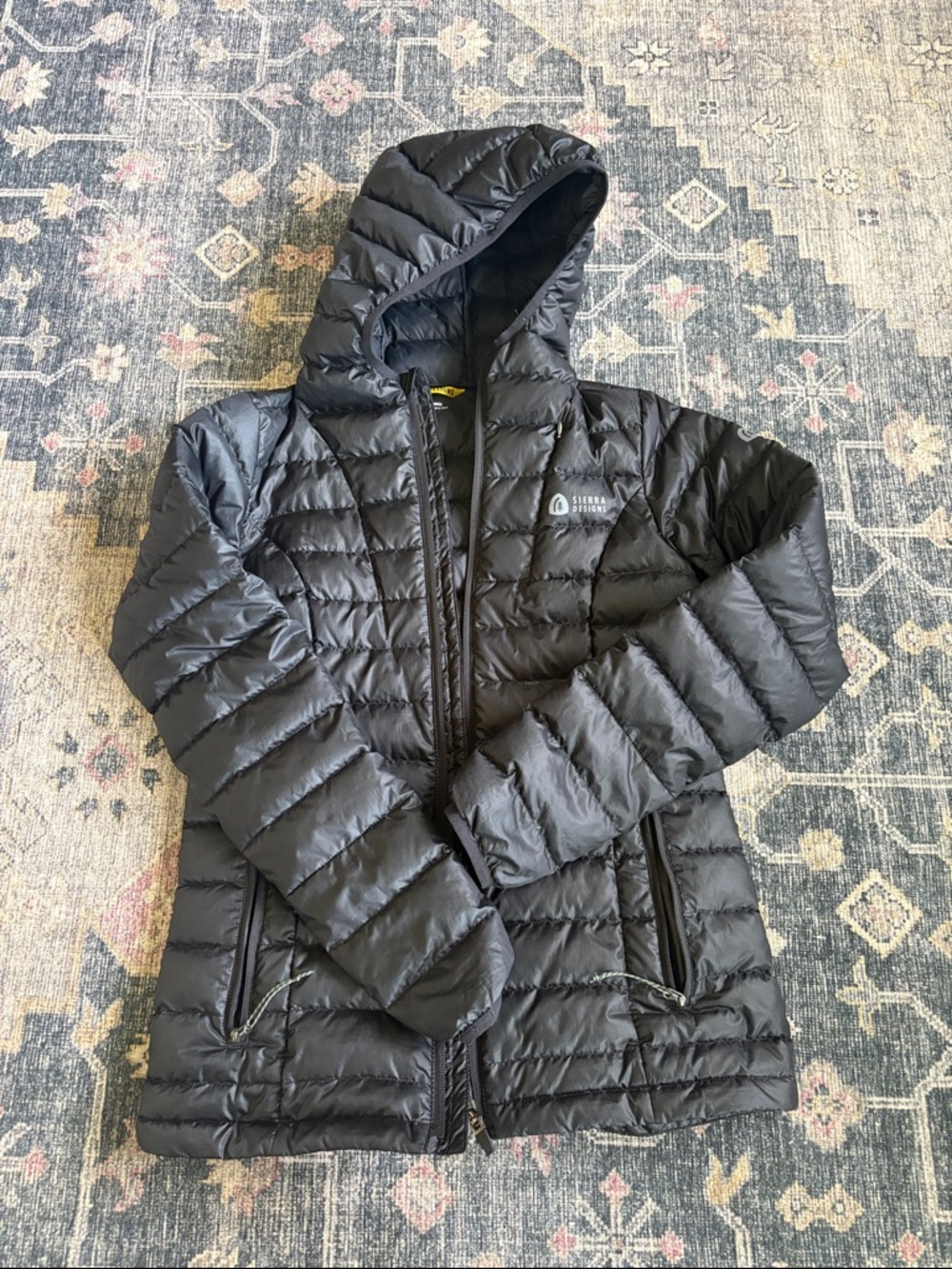 Sierra Designs Women’s black down jacket size small with hood